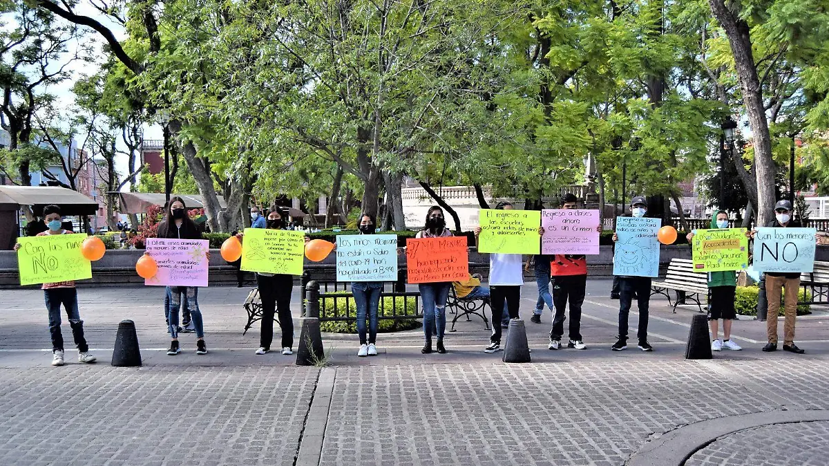 integrantes de FNRRR se manifiestan